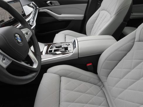 Certified 2026 BMW X7 xDrive40i AWD/4WD image 12