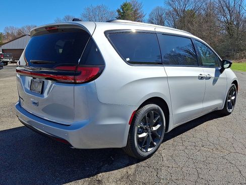 New 2026 Chrysler Pacifica Select w/ S Appearance Package FWD image 18