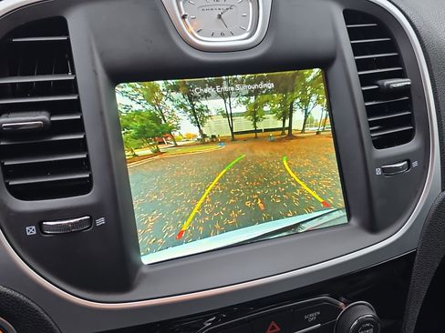 Used 2023 Chrysler 300 Touring w/ Sport Appearance Package image 20