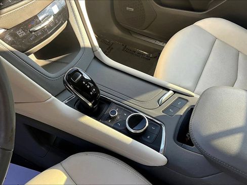Certified 2024 Cadillac XT5 Premium Luxury w/ LPO, Floor Liner Package AWD/4WD image 17