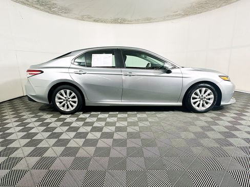 Used 2020 Toyota Camry LE FWD image 2