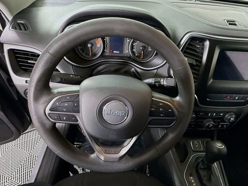 Used 2021 Jeep Cherokee Latitude FWD image 19