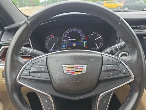 Used 2019 Cadillac XT5 Luxury FWD image 18