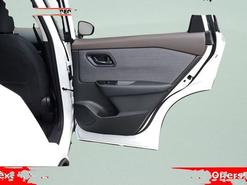 Used 2023 Nissan Rogue S image 19