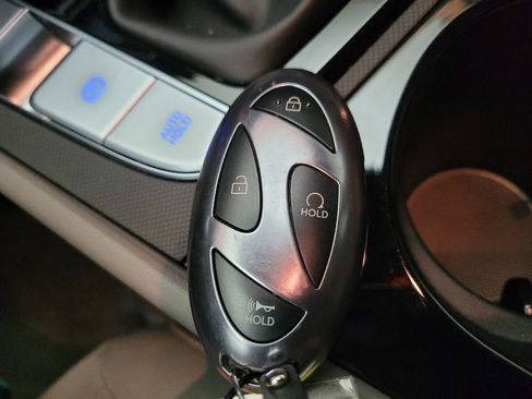 Used 2025 Hyundai Elantra SEL image 32