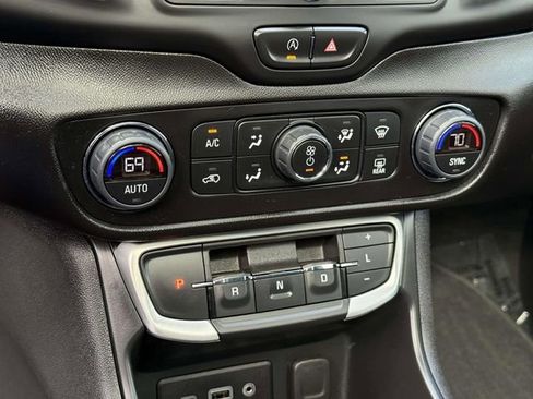 Certified 2023 GMC Terrain SLE w/ Driver Convenience Package AWD/4WD image 16