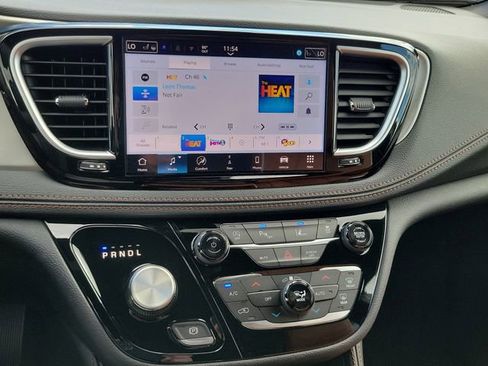 New 2026 Chrysler Pacifica Pinnacle image 24