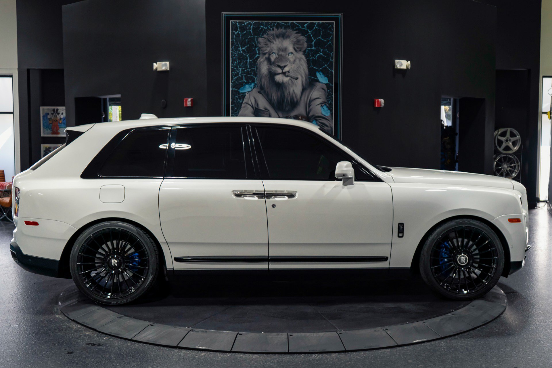 Used 2021 Rolls-Royce Cullinan Black Badge AWD/4WD image 18