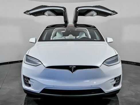Used 2017 Tesla Model X 75D image 4