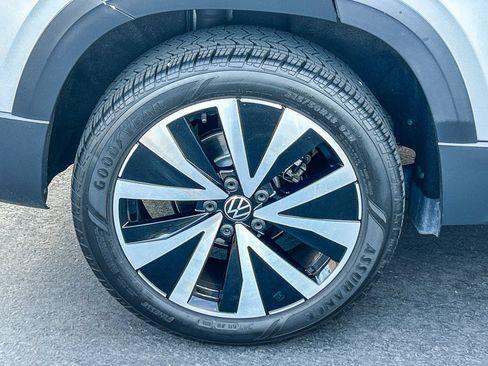 Certified 2023 Volkswagen Taos SE w/ Panoramic Sunroof Package FWD image 11