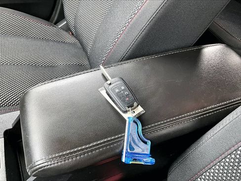 Used 2017 Chevrolet Equinox LT w/ Convenience Package AWD/4WD image 35