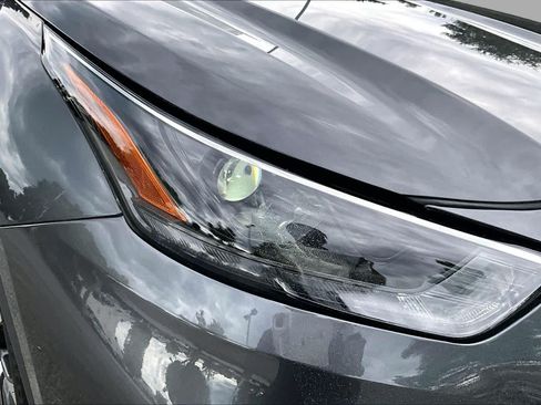 Used 2023 Toyota Highlander XLE FWD image 28