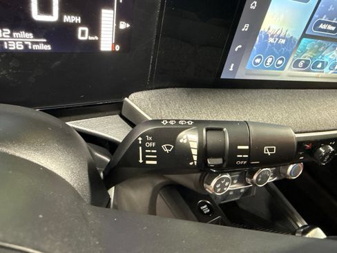 Used 2025 Nissan Kicks SV FWD image 30