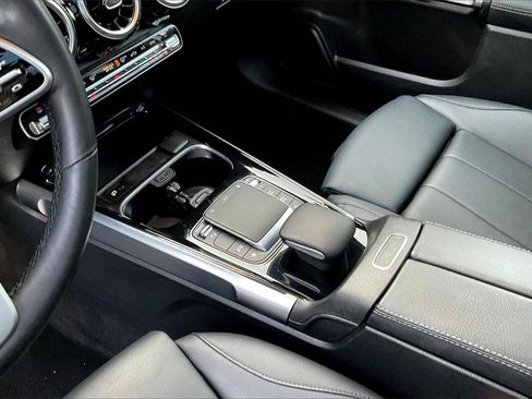 Used 2021 Mercedes-Benz GLB 250 4MATIC image 17