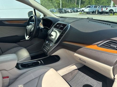 Used 2017 Lincoln MKC Select w/ Select Plus Package FWD image 35