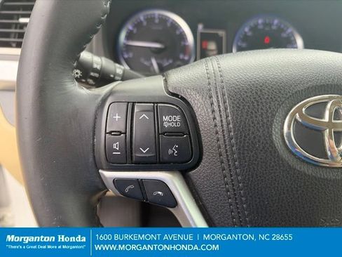 Used 2018 Toyota Highlander XLE FWD image 19