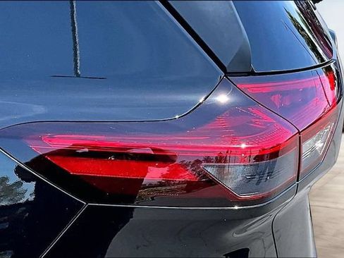 Certified 2023 Nissan Rogue SV FWD image 22