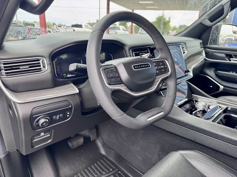 Used 2022 Jeep Wagoneer Series II AWD/4WD image 7