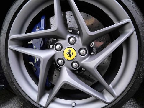 Certified 2022 Ferrari F8 Tributo RWD image 13