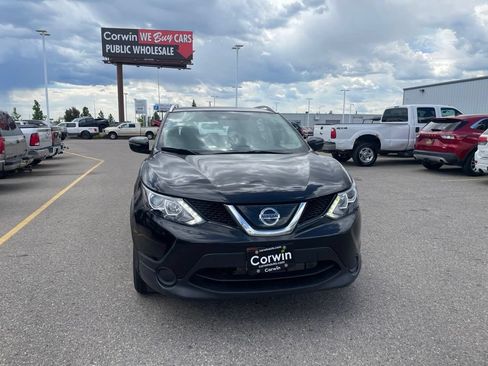 Used 2018 Nissan Rogue Sport SV FWD image 2