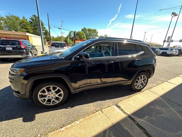 Used 2022 Jeep Compass Latitude w/ Sun and Sound Group AWD/4WD image 4