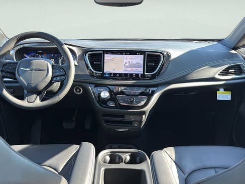 New 2026 Chrysler Pacifica Select image 16