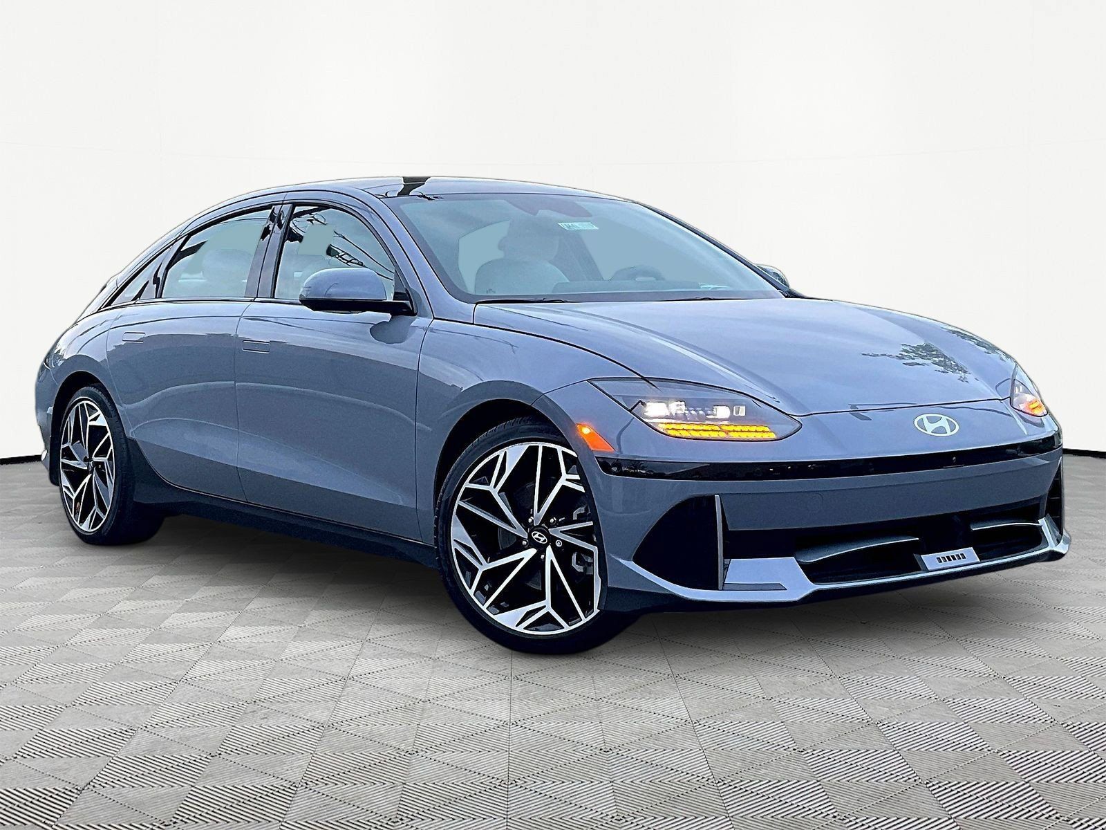 Used 2024 Hyundai Ioniq 6 Limited AWD/4WD image 3