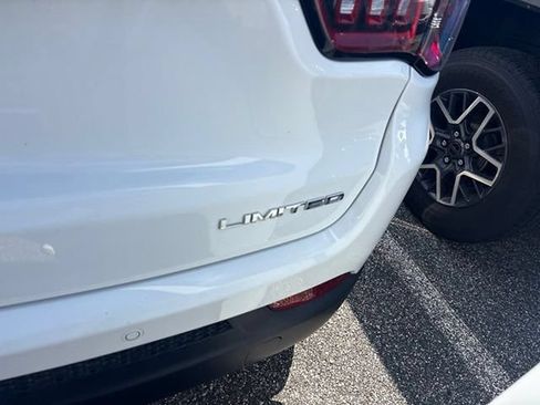 Used 2025 Jeep Compass Limited AWD/4WD image 12