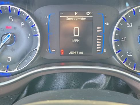 Used 2024 Chrysler Voyager LX image 25