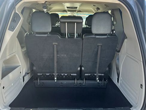 Used 2016 Chrysler Town & Country Touring FWD image 13