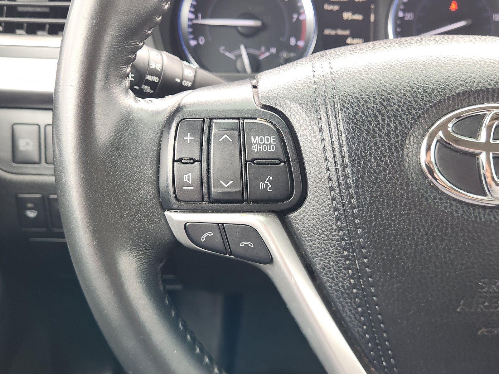 Used 2019 Toyota Highlander XLE AWD/4WD image 31