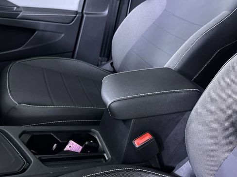 Used 2024 Volkswagen Taos SE image 21