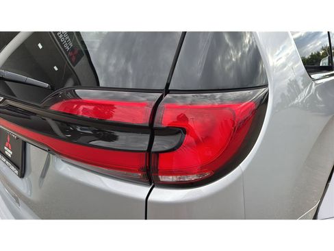 Used 2024 Chrysler Pacifica Touring-L FWD image 40