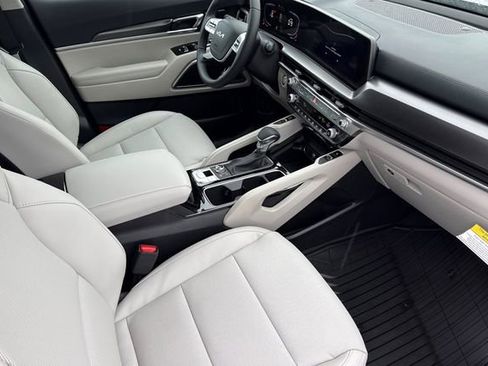 New 2025 Kia Telluride S image 19