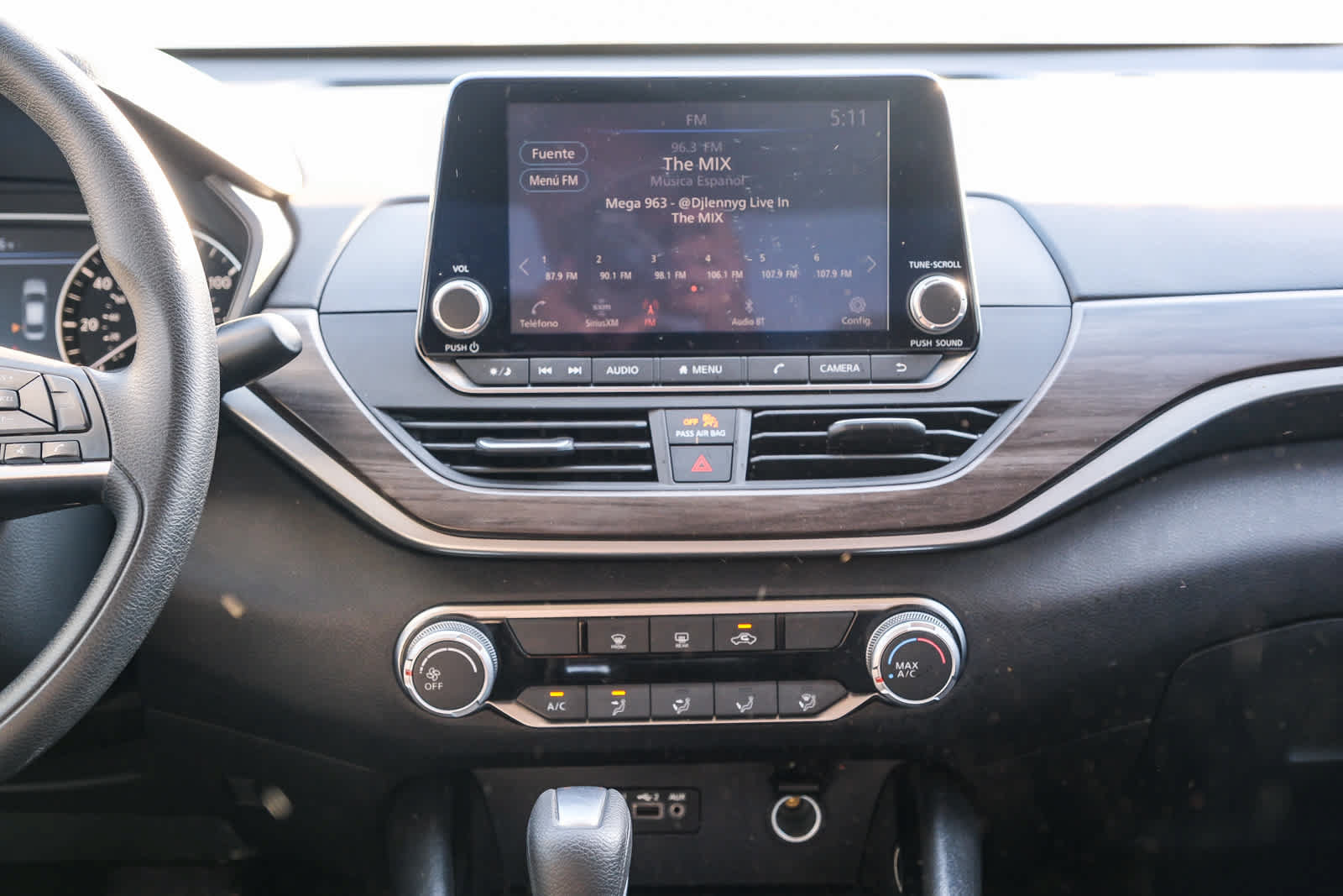 Used 2024 Nissan Altima 2.5 SV FWD image 14