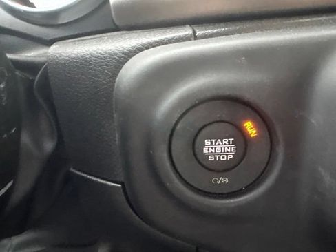 Used 2023 Jeep Gladiator Sport AWD/4WD image 17