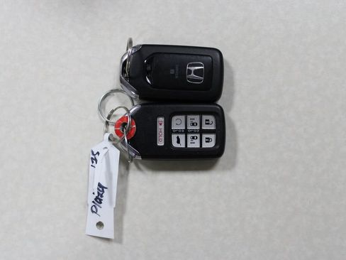 Used 2023 Honda Odyssey Elite image 40