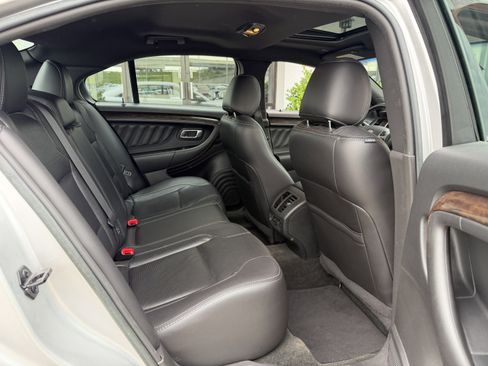 Used 2014 Ford Taurus Limited w/ Equipment Group 301A FWD image 21