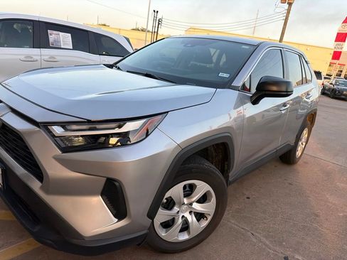 Used 2024 Toyota RAV4 LE FWD image 4