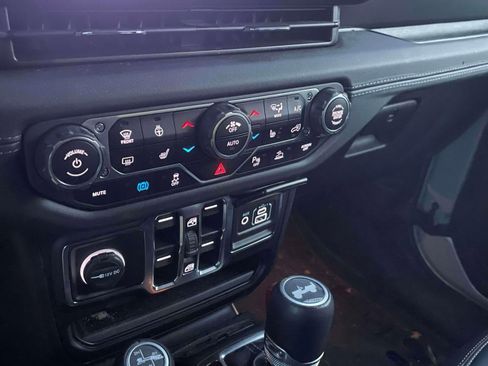 Used 2024 Jeep Wrangler Unlimited Sahara w/ Technology Group image 29