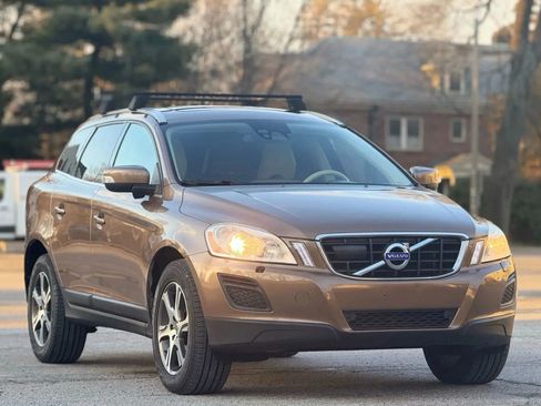 Used 2011 Volvo XC60 T6 image 2