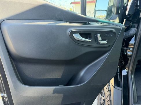 Used 2019 Mercedes-Benz Sprinter 2500 image 9