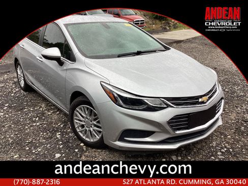 Used 2018 Chevrolet Cruze LT FWD image 1