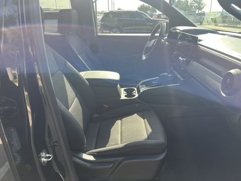 Used 2023 Chevrolet Colorado Trail Boss w/ Technology Package AWD/4WD image 25