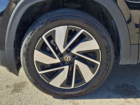 Used 2025 Volkswagen Atlas SE image 11