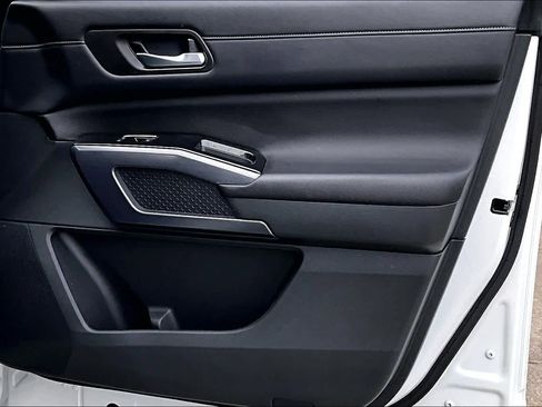 Used 2024 Nissan Pathfinder SL w/ SL Premium Package image 20