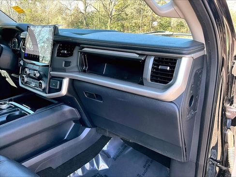 Used 2023 Ford Expedition Max XLT image 28