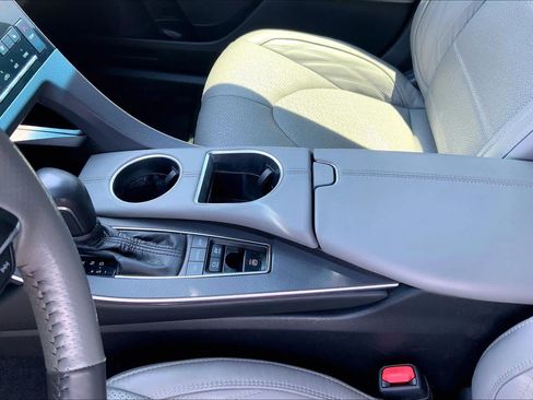 Used 2020 Toyota Avalon Limited FWD image 17