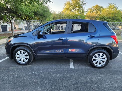 Used 2019 Chevrolet Trax LS FWD image 4