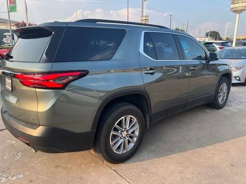 Used 2022 Chevrolet Traverse LT FWD image 3